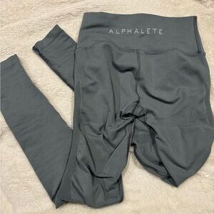 Alphalete leggings 
Color skyscraper
Size mediumm